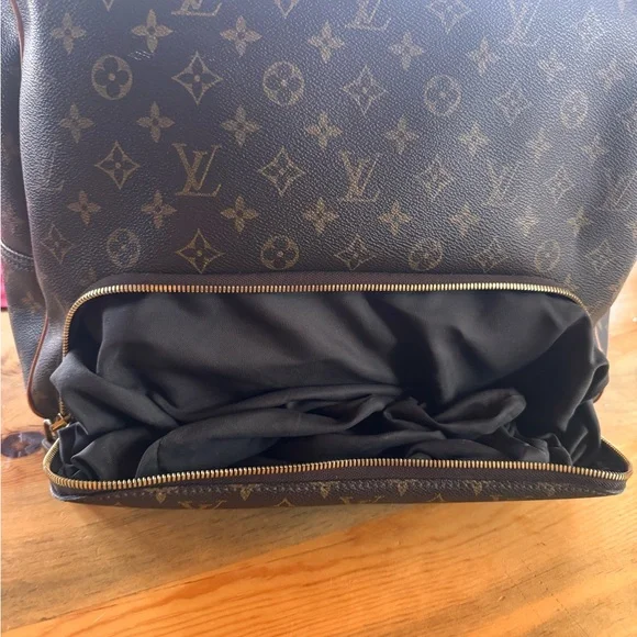 Louis Vuitton Vintage Brown Monogram Bag would make an amazing gym bag! - Picture 7 of 10